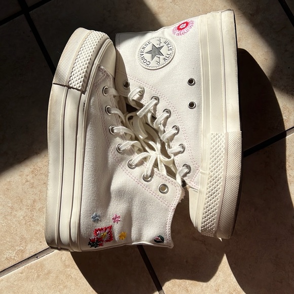 Converse - Picture 3 of 7